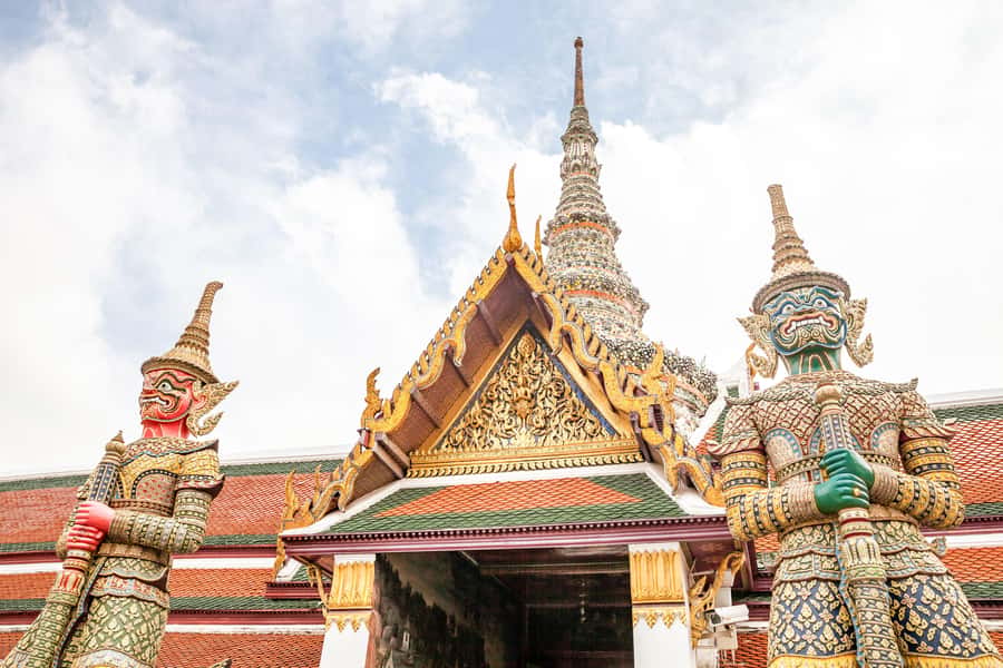 Bangkok: City Highlights Temple and Market Walking Tour - Why this temple tour works well for a first Bangkok day