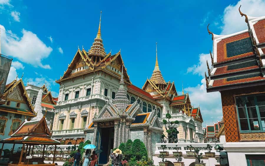 Bangkok: Grand Palace, Wat Pho, & Wat Arun Walking Tour - Three Bangkok temples, one well-planned route