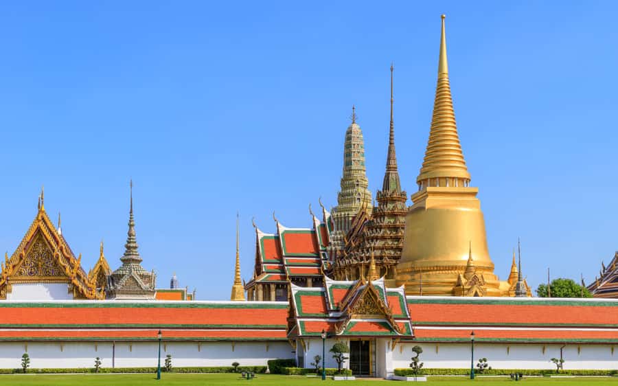 Bangkok: Grand Palace, Wat Pho, & Wat Arun Walking Tour - What the guide adds to the $61 cost