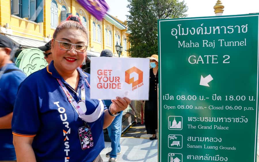 Bangkok: Grand Palace, Wat Pho, & Wat Arun Walking Tour - Small details that make the day easier