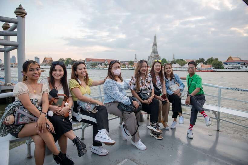 Bangkok: Wat Pho and Wat Arun Guided Walking Tour - Who should book this temple walk
