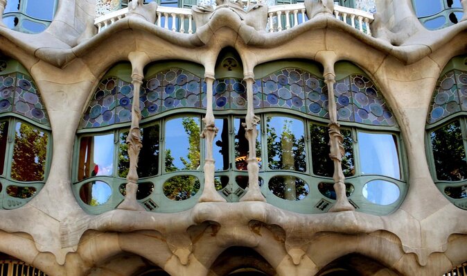 Barcelona Architecture Walking Tour With Casa Batlló Upgrade - Key points before you book
