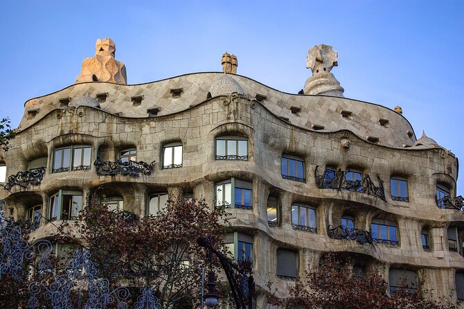 Barcelona Architecture Walking Tour With Casa Batlló Upgrade - What the walking pace and group size mean