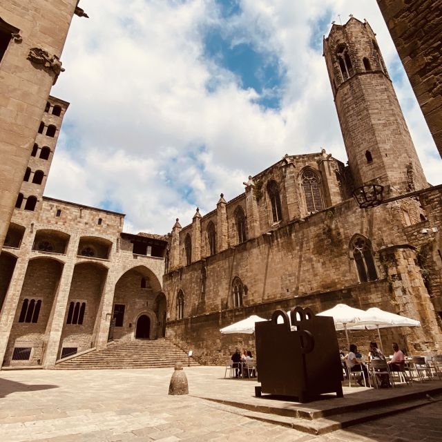 Barcelona: Barri Gotic Small Group Walking Tour - Plaça del Rei and Barcelona’s Political Past