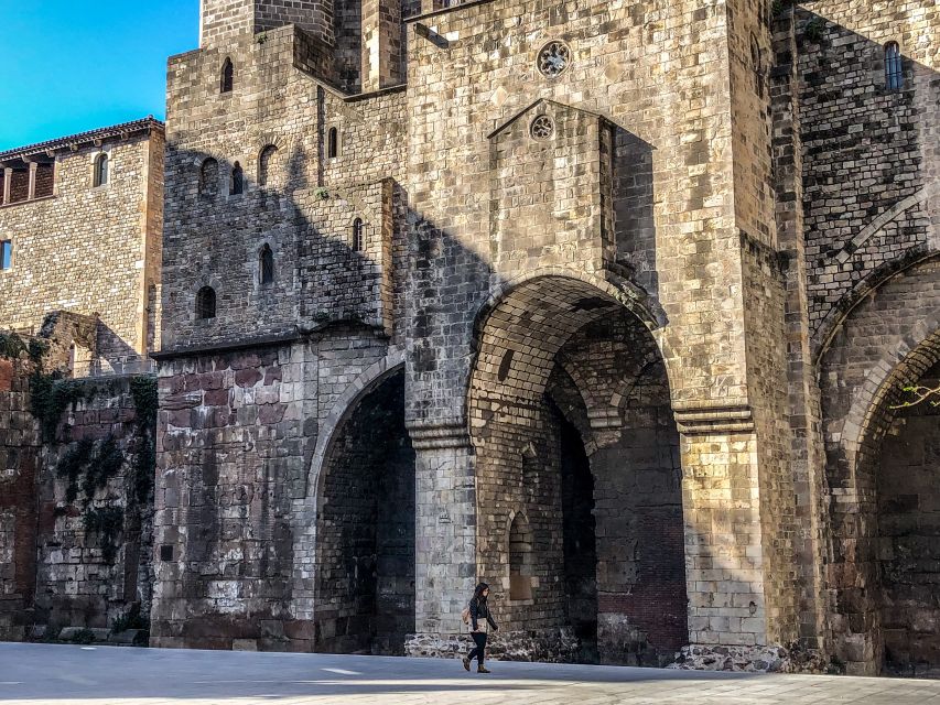 Barcelona: Barri Gotic Small Group Walking Tour - What the $35 Price Delivers