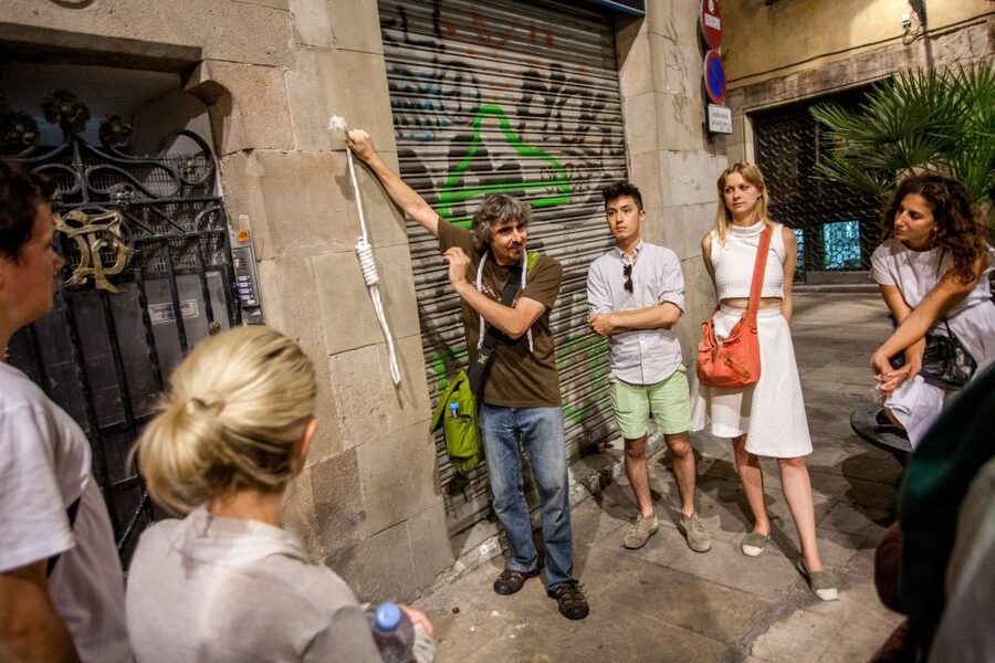 Barcelona: Dark History Night Walking Tour - How the two hours feel