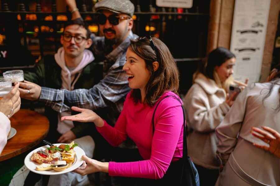 Barcelona: El Born Food Walking Tour with Tapas and Drinks - Roman stones and narrow lanes in the Gothic Quarter