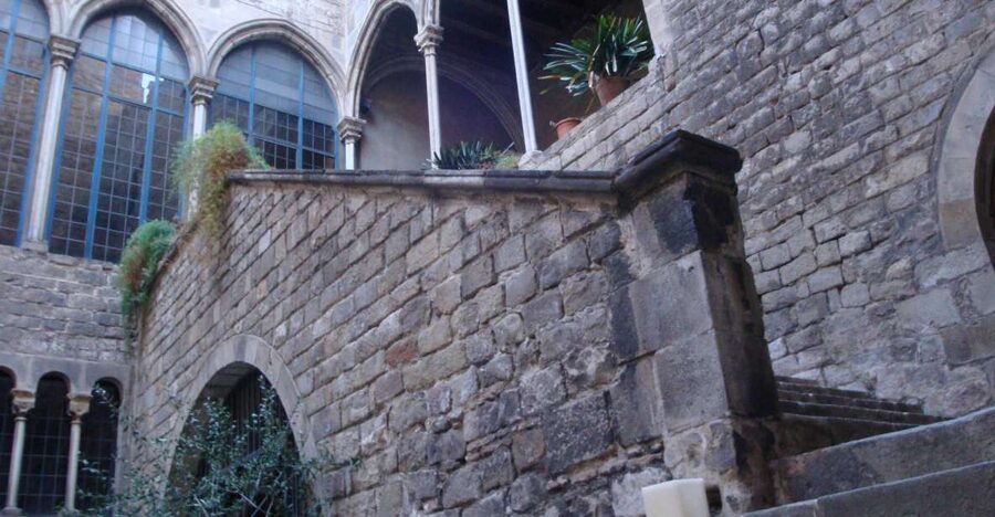 Barcelona: Gothic Quarter Walking Tour - The Gothic Quarter as a living stage