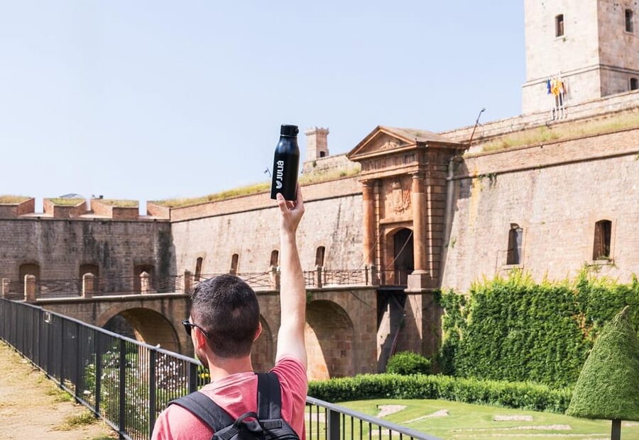 Barcelona: Gothic Quarter Walking Tour w/ Montjuïc Cable Car - Walking the Gothic Quarter to Barcelona Cathedral