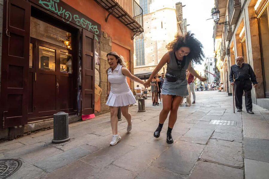 Barcelona: Gothic Quarter Walking Tour with 10+ Attractions - Els Quatre Gats and Barcelona’s artistic side