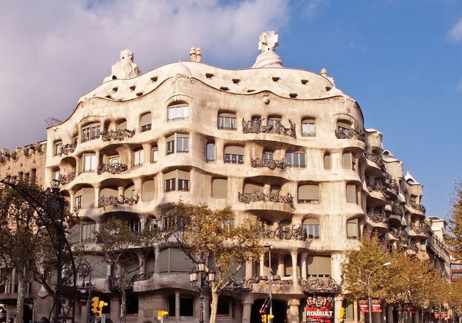 Barcelona: Helicopter Flight, Boat Ride, and Walking Tour - Port Vell by boat, then the heliport