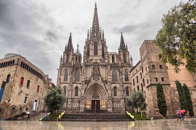 Barcelona Helicopter, Sailboat & Old Town Private Walking Tour - Barcelona in three acts: street, sea, and sky