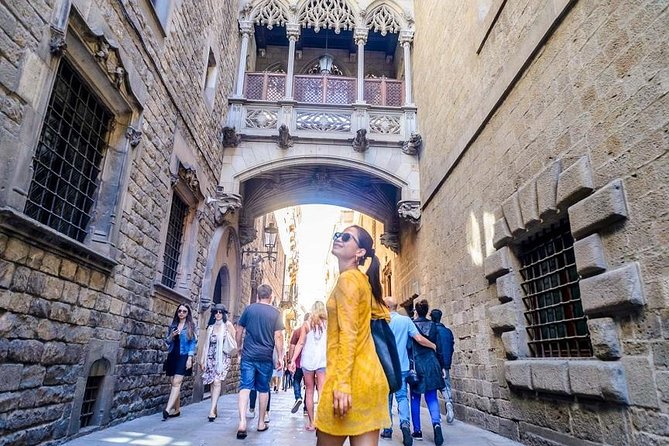 Barcelona Helicopter, Sailboat & Old Town Private Walking Tour - From Port Vell to the heliport by boat