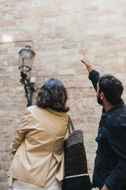 Barcelona: Jewish Quarter 2-Hour Walking Tour - Plaça Sant Jaume is a practical starting point