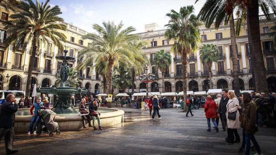 Barcelona: Old Town and Gothic Quarter Walking Tour - How the guides shape the experience