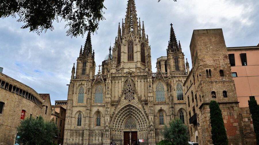 Barcelona: Old Town and Gothic Quarter Walking Tour - Why this Barcelona walking tour works as a first look
