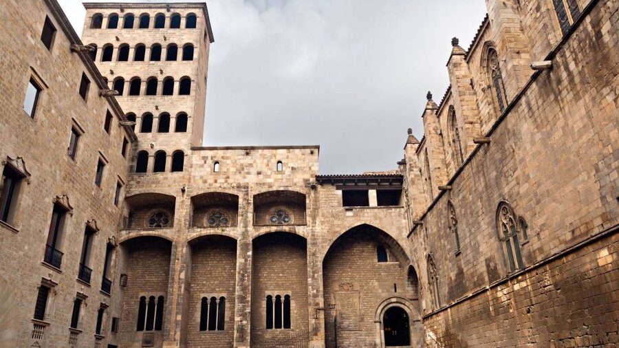 Barcelona: Old Town and Gothic Quarter Walking Tour - The Gothic Quarter, where every turn needs a pause