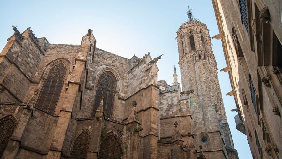 Barcelona: Old Town and Gothic Quarter Walking Tour - La Rambla and La Boqueria