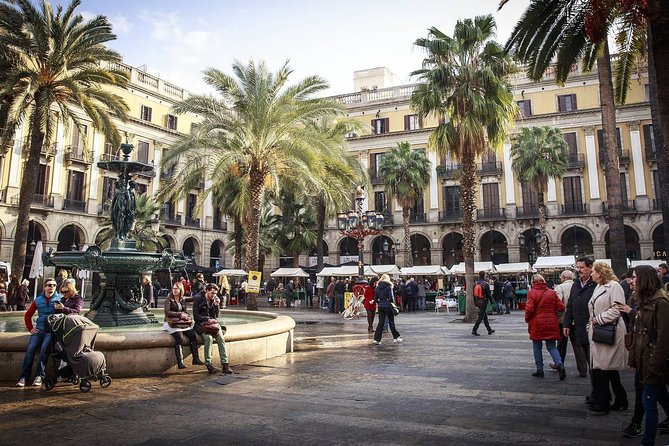 Barcelona Old Town & Gothic Quarter Small Group Tour - La Rambla, Barcelona’s grand public corridor