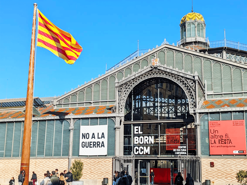 Barcelona: Old Town Private Walking Tour of Past and Present - Choosing your final stretch: sea air or Gaudí façades