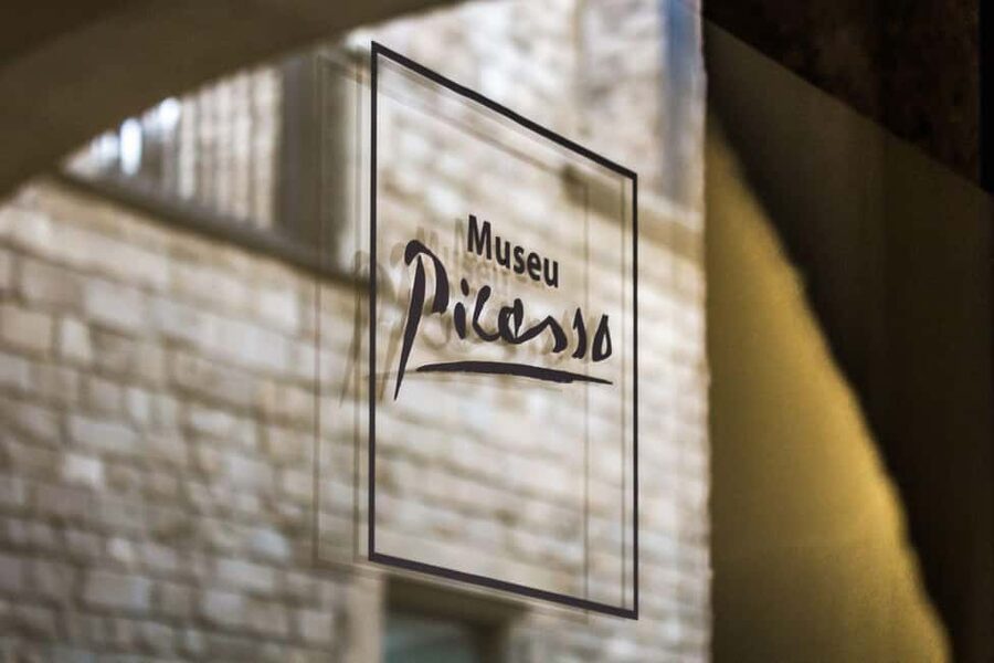 Barcelona: Picasso Museum Entry, Digital Guide & Born Walk - The language list and the self-guided pace