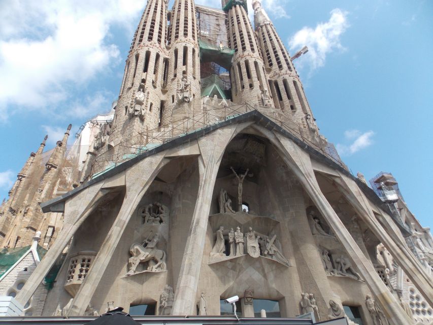 Barcelona: Private Walking Tour with a Local - Language, group size, and the booking details that matter