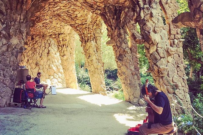 Barcelona: Sagrada Familia, Park Guell & Tapas Private Tour - A coffee break at Els 4 Gats