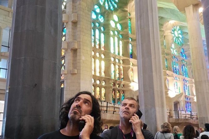 Barcelona: Sagrada Familia, Park Guell & Tapas Private Tour - Taking a taxi to Park Güell