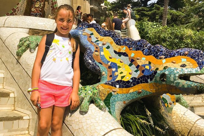 Barcelona: Sagrada Familia, Park Guell & Tapas Private Tour - Walking Passeig de Gracia and Modernist Barcelona