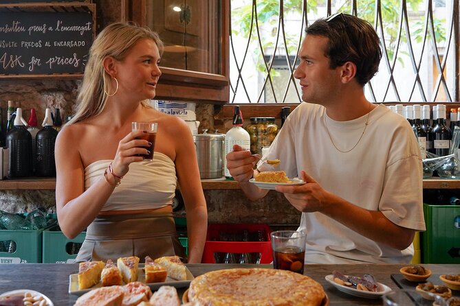 Barcelona Tapas and Wine Experience Small-Group Walking Tour - Passeig del Colom and the move toward El Born
