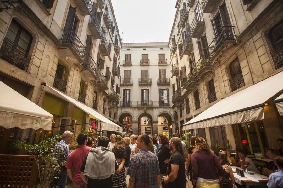 Barcelona: “The Shadow of the Wind” Literary Walking Tour - Santa Anna Church and the old city streets