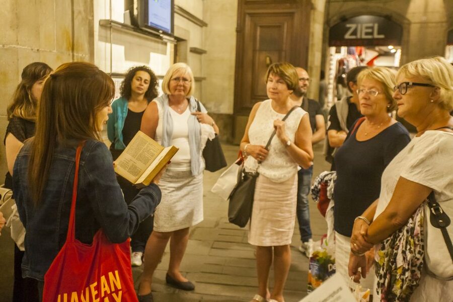 Barcelona: “The Shadow of the Wind” Literary Walking Tour - Guide quality and language details