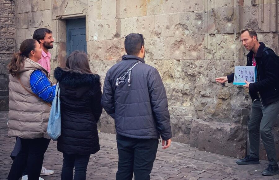 Barcelona: The Spanish Civil War Historical Walking Tour - Photographs, questions, and clear storytelling