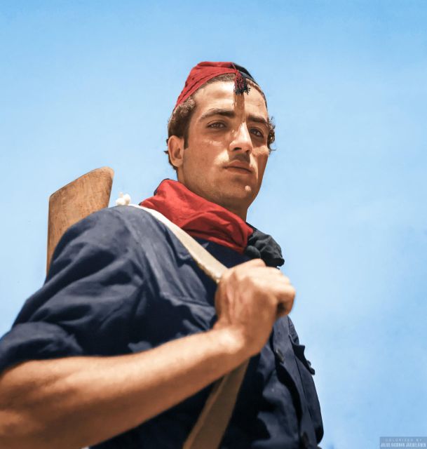 Barcelona: The Spanish Civil War Historical Walking Tour - A gentle stroll, with plenty of standing