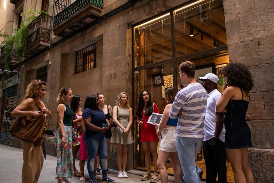 Barcelona Walk Like a Local: El Born & Gothic 15+ Sights - Picasso, old-city streets, and the art of noticing