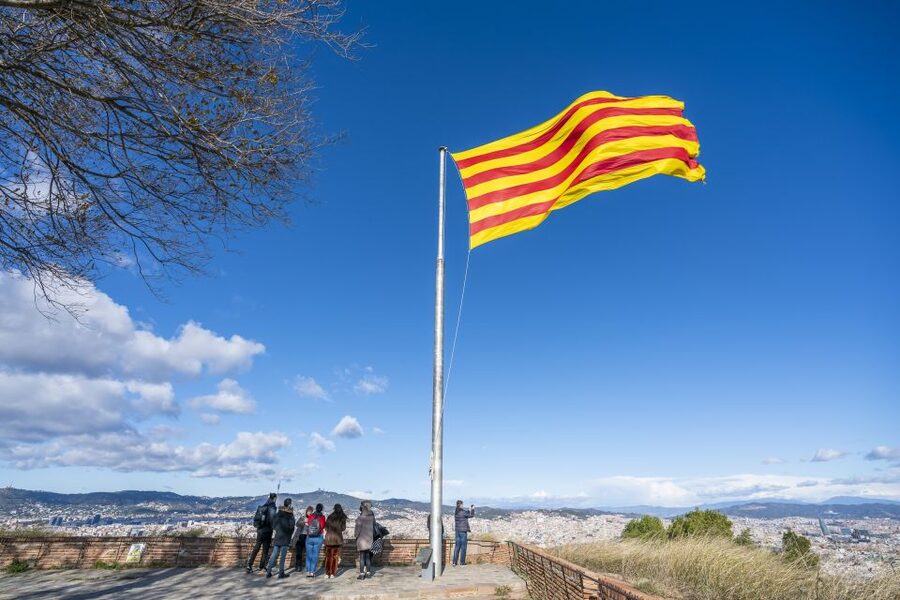 Barcelona: Walking tour with Montjuic Castle & Cable Car - La Boqueria and Barcelona’s old streets
