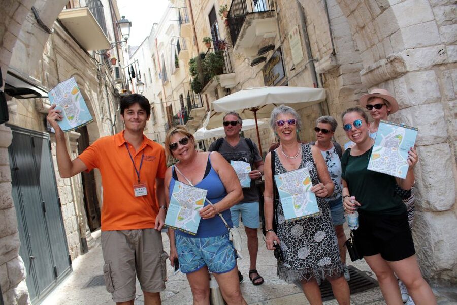 Bari: Guided Walking Tour - Saint Nicholas Basilica and Saint Sabinus Cathedral