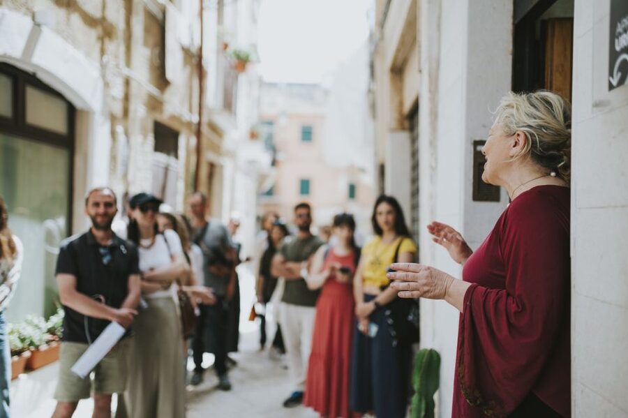 Bari: Guided Walking Tour - Swabian Castle from the outside