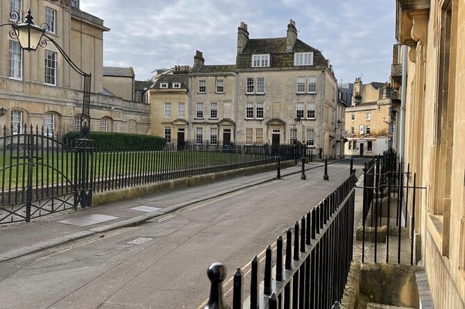 BATH: 2-Hour Bath Walking Tour of Bridgerton Filming Locations - Guildhall and a lavish ball location