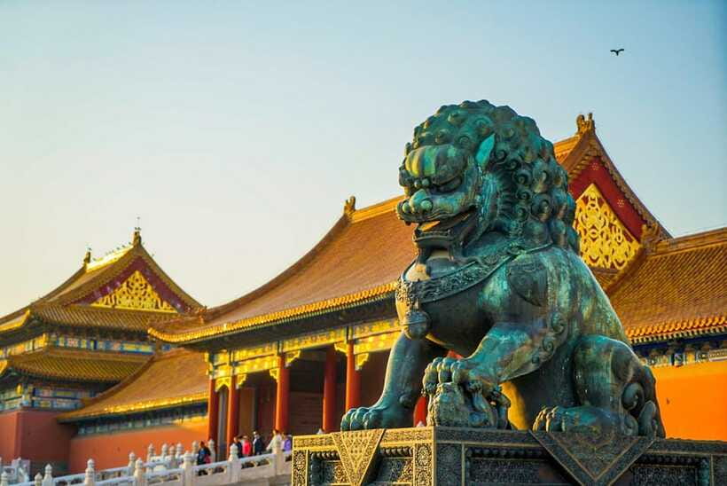 Beijing: Highlights of Forbidden City Private Walking Tour - Hutong rickshaw ride and local family visit
