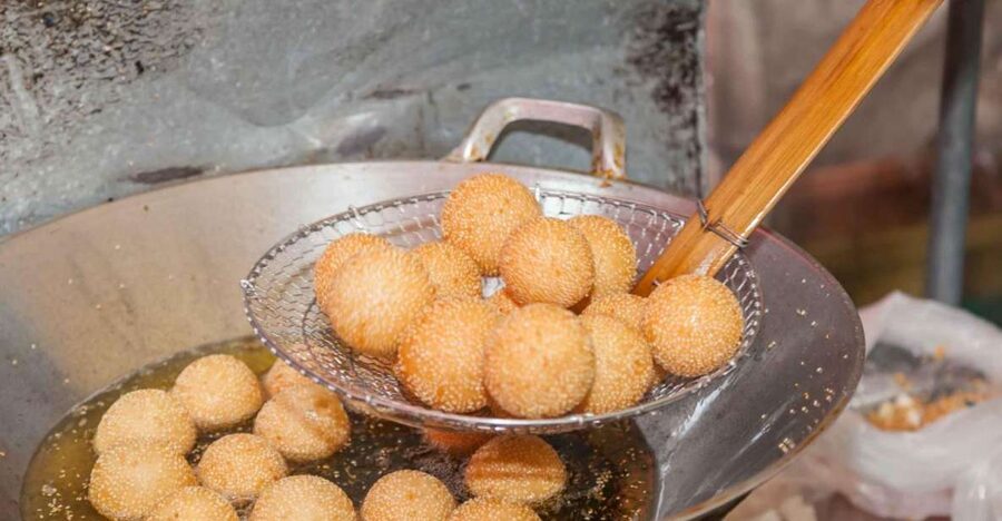 Beijing: Hutong Culinary Walking Tour with 15+ Tastings - The guides make the difference