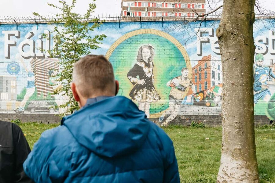 Belfast: The Troubles Walls & Bridges Guided Walking Tour - Reading the International Wall