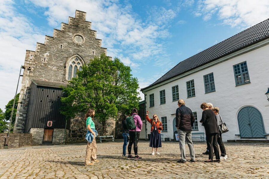 Bergen: Past & Present Small Group Guided Walking Tour - The guides make the difference