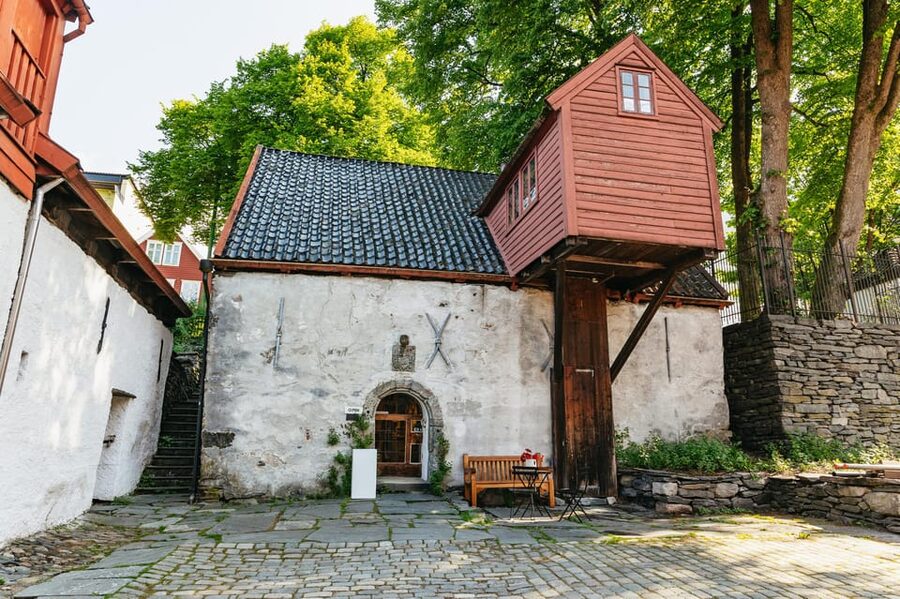 Bergen: Past & Present Small Group Guided Walking Tour - What the $26 price gets you