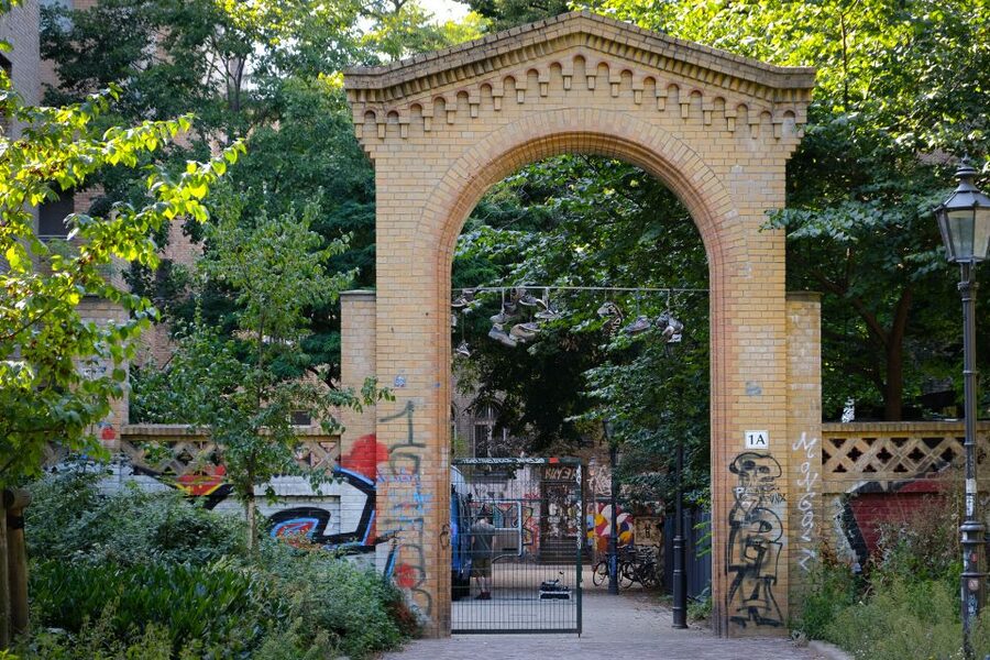 Berlin: Alternative Berlin Walking Tour - The guides are a major part of the value