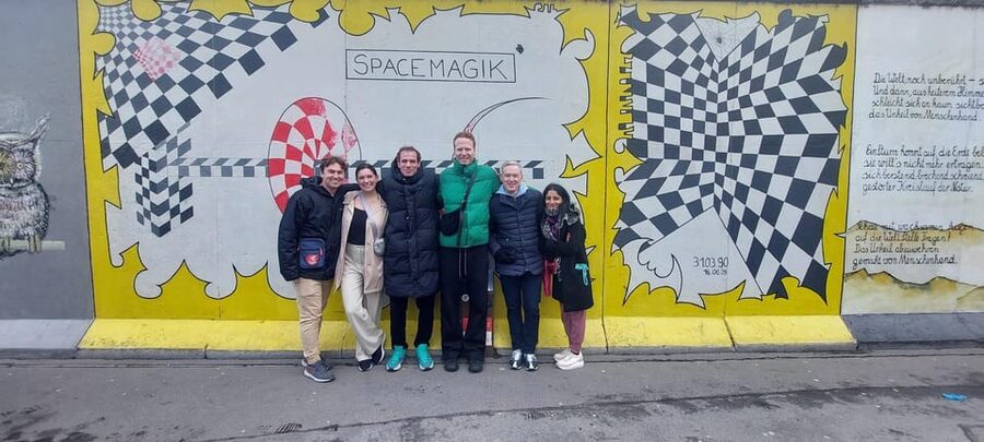 Berlin: Berlin Wall & East Side Gallery Walking Tour - Reading the East Side Gallery