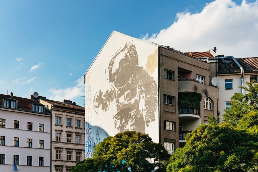 Berlin: City Street Art Guided Walking Tour - Stories, politics, and the people behind the walls