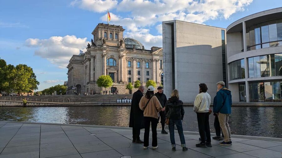Berlin City walk Government District and Places of Democracy - Key points to know before you book
