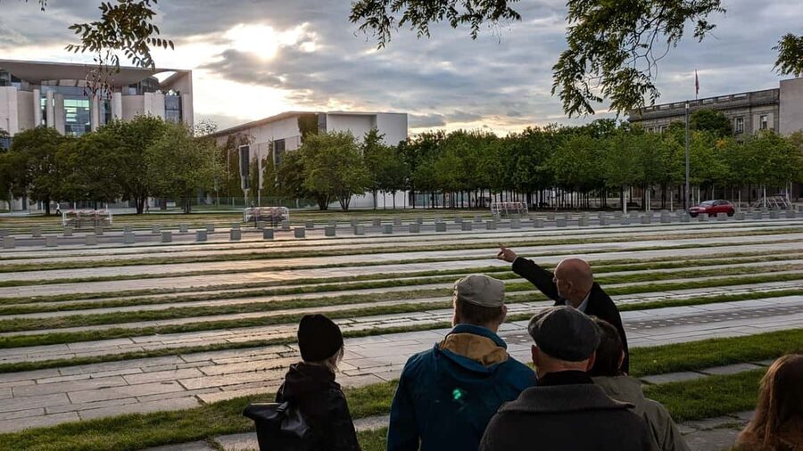 Berlin City walk Government District and Places of Democracy - Language, group size, and timing
