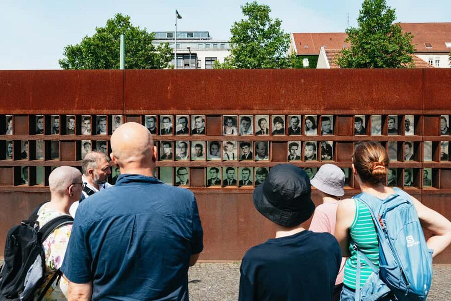 Berlin: Cold War Walking Tour on Berlin Wall Route - Stories of escape and courage
